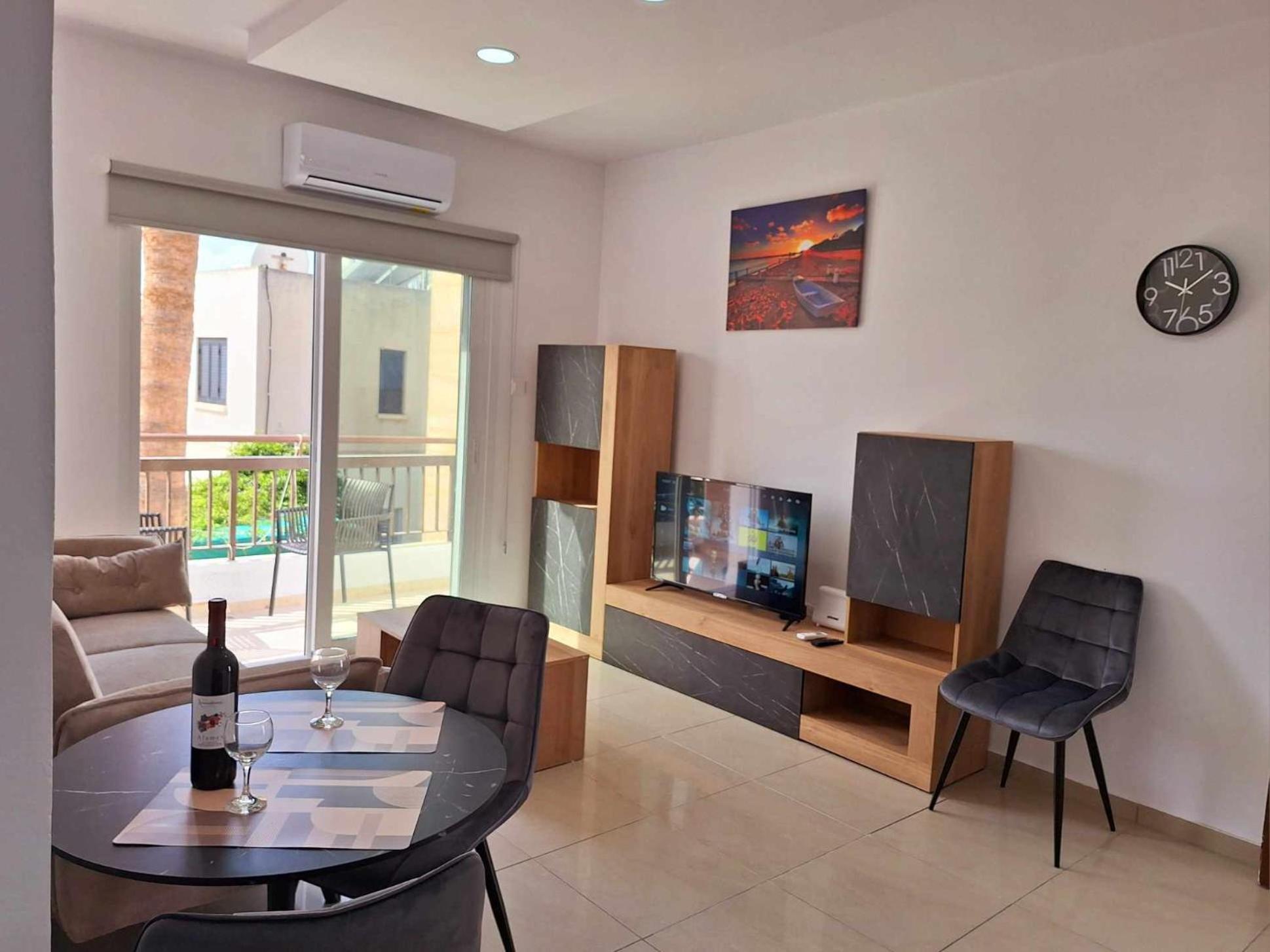 Stylish Apt Kato Paphos Close To Beach & Vibrant Harbor Life ภายนอก รูปภาพ