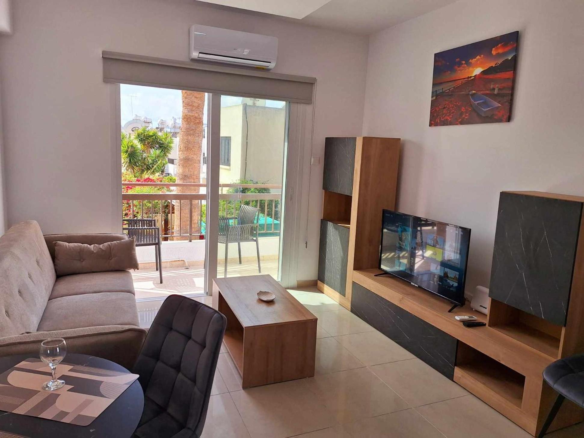 Stylish Apt Kato Paphos Close To Beach & Vibrant Harbor Life ภายนอก รูปภาพ