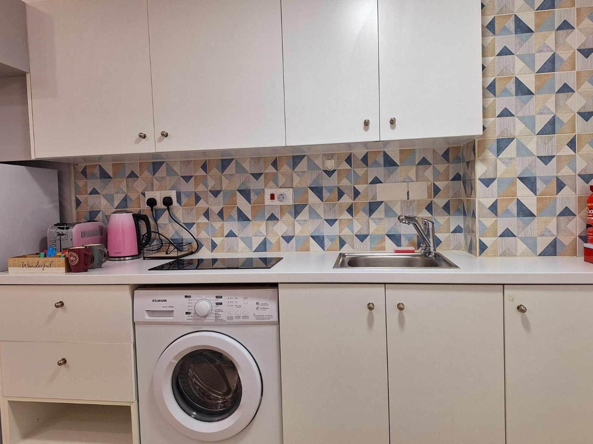 Stylish Apt Kato Paphos Close To Beach & Vibrant Harbor Life ภายนอก รูปภาพ